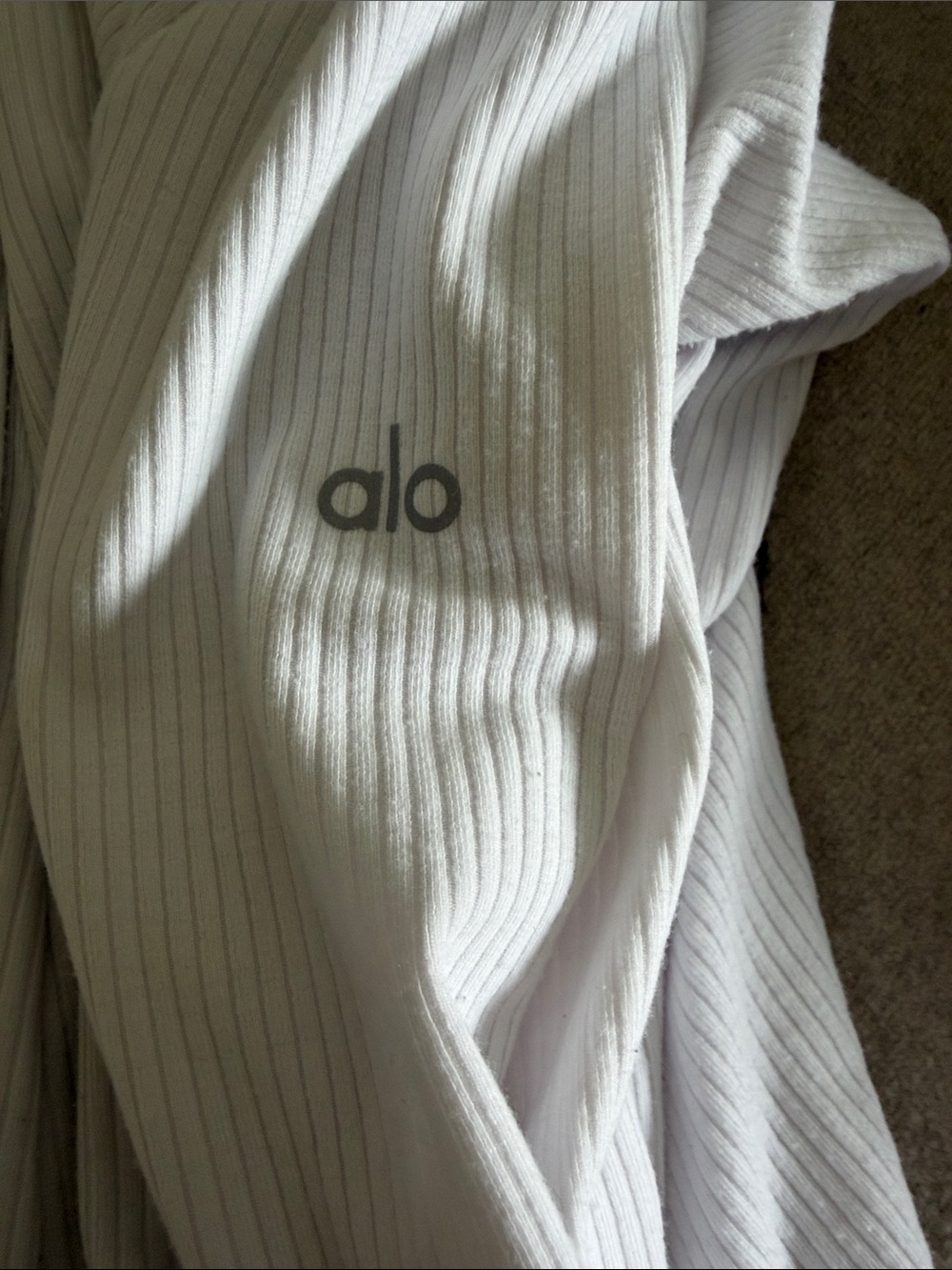 ALO Yoga White Ribbed Long-Sleeve Mock Neck Top - Picture 3 of 3